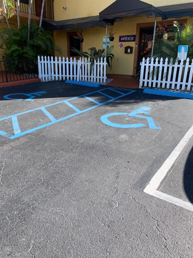Sunny Palms Inn Lake Worth Beach Buitenkant foto